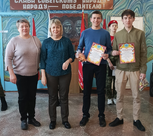 Линейка, посвященная закрытию месячника по военно-патриотическому воспитанию.